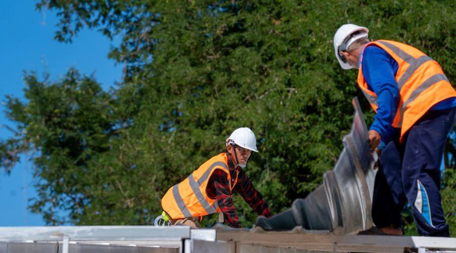 Professional gutter cleaning in Chatsworth, CA